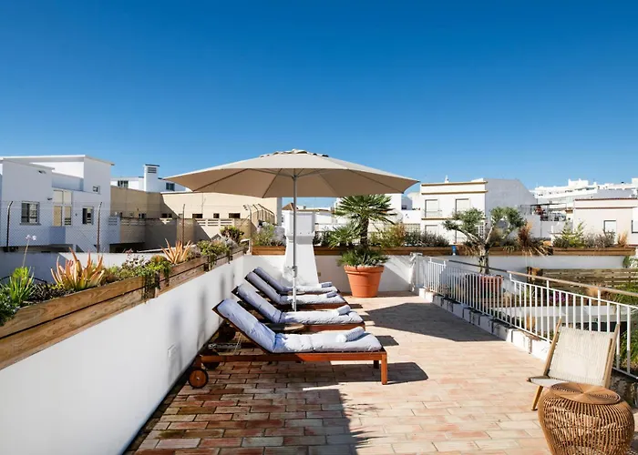 Casa Rosa Villa With Pool In Olhao Centre