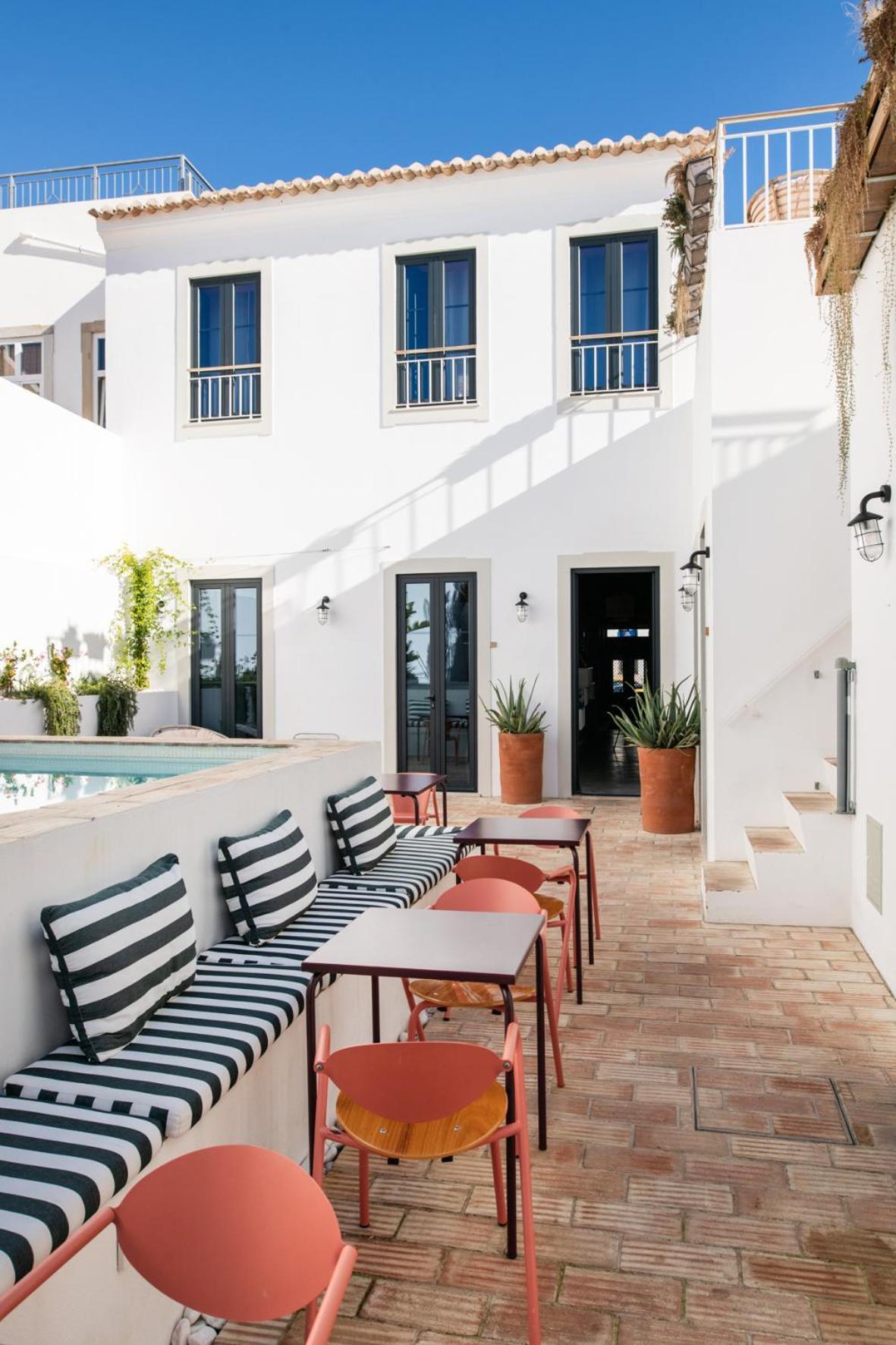 Villa Casa Rosa With Pool In Centre *