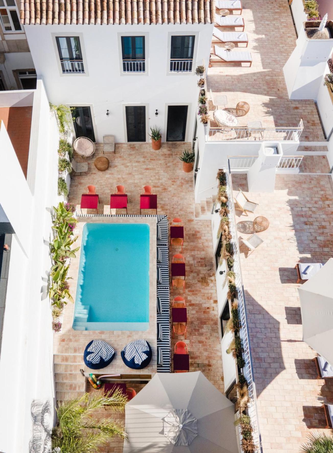 Villa Casa Rosa With Pool In Centre Olhão